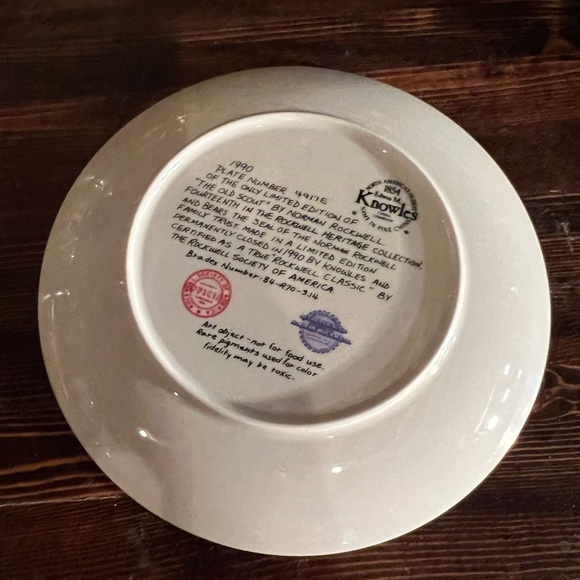 Knowles collector plate of Norman Rockwells “The Old Scout” - Picture 3 of 3